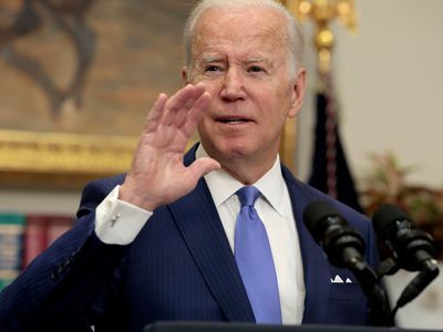 美国总统乔·拜登（Joe Biden）的手势在周四在白宫发表讲话。