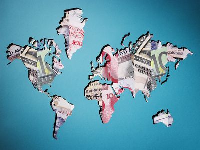 由各种货币制成的世界地图