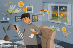 图片显示，一个男孩在他的卧室里拿着一张收据，用iphone计算花销，而美元和硬币在他的头上漂浮。