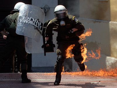 紧缩措施引发希腊骚乱